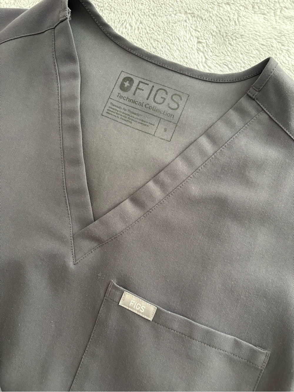 FIGS Women’s Charcoal Gray Scrubs - S Catarina Top & MP Zamora Jogger Pants - Picture 2 of 5